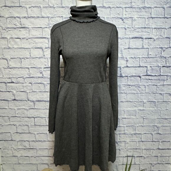 Aqua women’s gray turtleneck textured waves hem mini dress NWOT - Picture 4 of 11